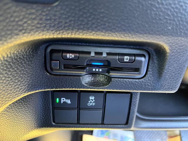 N-BOXカスタム L スマ-トキ- AC キーレスエントリー オートクルーズ LED コーナーセンサー Rカメラ 横滑防止装置 サイドカーテンエアバック ABS パワーステアリング ETC 盗難防止システム エアバッグ(25枚目)