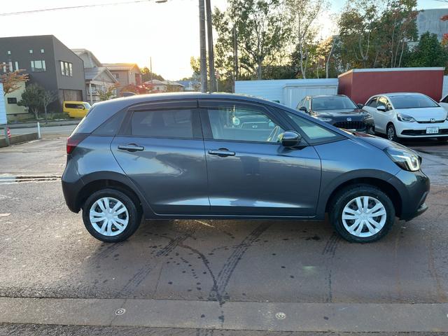 フィット e:HEVホーム リヤカメラ DVD再生可能 VSA サイドカーテンエアバック 前後ソナー スマートキ 踏み間違い防止 盗難防止装置 クルコン ETC車載器 パワーウィンドウ LEDヘッドライト(8枚目)