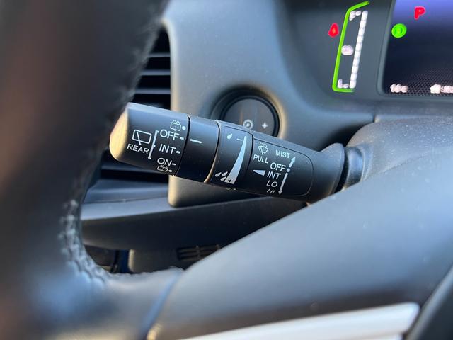 フィット e:HEVホーム リヤカメラ DVD再生可能 VSA サイドカーテンエアバック 前後ソナー スマートキ 踏み間違い防止 盗難防止装置 クルコン ETC車載器 パワーウィンドウ LEDヘッドライト(19枚目)