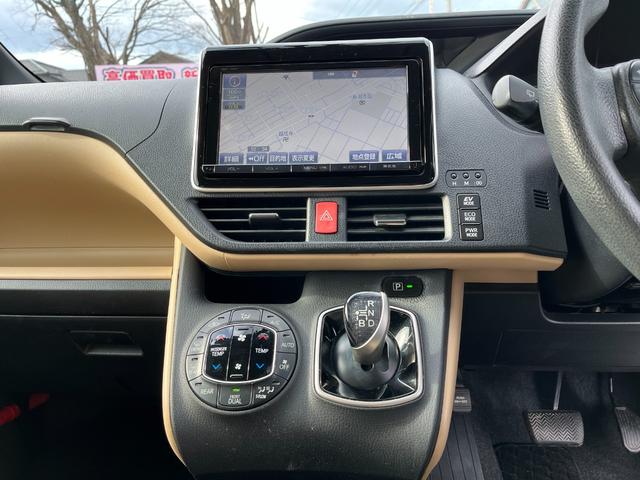 ノア ハイブリッドX 9inchナビ Bカメラ パワスラ ETC ドラレコ フルセグ Bluetooth オートエアコン デュアルエアコン アルミホイール プッシュスタート スマートキー 二列目シートアレンジ(6枚目)