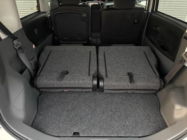 後席を倒すと大きい荷物も楽々入ります！