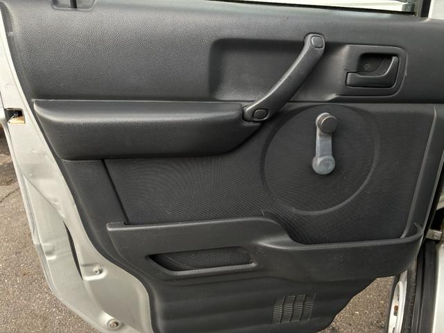 キャリイトラック ＫＣエアコン・パワステ　ＣＤ・ラジオ・４ＷＤ（12枚目）