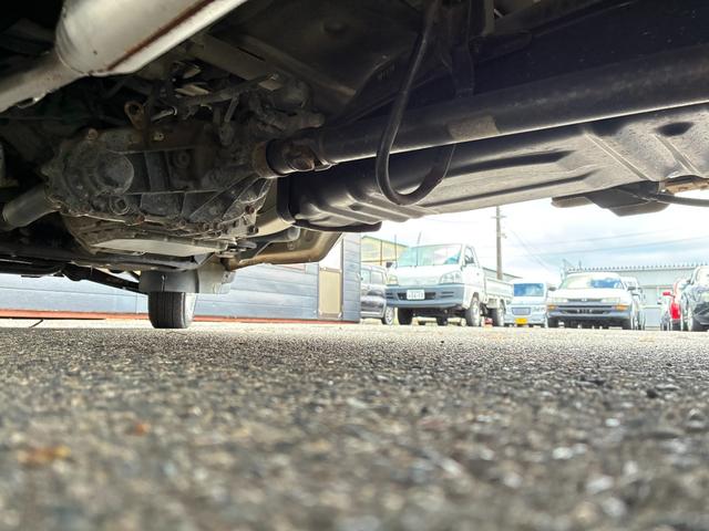 キャリイトラック ＫＣエアコン・パワステ　ＣＤ・ラジオ・４ＷＤ（16枚目）