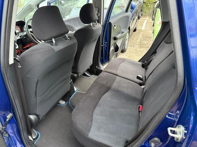 フィット X ナビTV ETC シートヒーター クルーズコントロール オートエアコン スマートキー 走行距離9.2万キロ 車検整備付き 修復歴無し ブルー(11枚目)