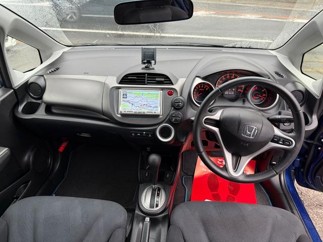 フィット X ナビTV ETC シートヒーター クルーズコントロール オートエアコン スマートキー 走行距離9.2万キロ 車検整備付き 修復歴無し ブルー(13枚目)