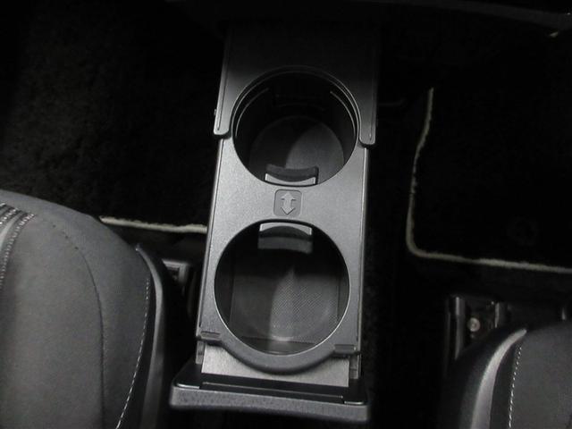 ヴォクシー ＺＳ　煌ＩＩ　４ＷＤ　フルセグ　メモリーナビ　ＤＶＤ再生　ミュージックプレイヤー接続可　後席モニター　バックカメラ　衝突被害軽減システム　ＥＴＣ　両側電動スライド　ＬＥＤヘッドランプ　ウオークスルー　乗車定員７人（19枚目）