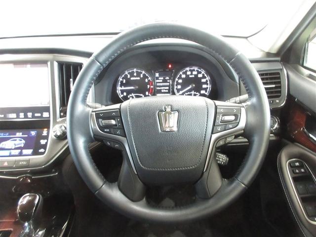 ��ɂȂ��ޖ{�v�f�ނƎ�𗣂����ƂȂ��e��R���g���[�����ł���X�e�A�����O�X�C�b�`�t���B