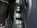 料金所などで便利な、運転席オート機能付パワーウィンドウです。