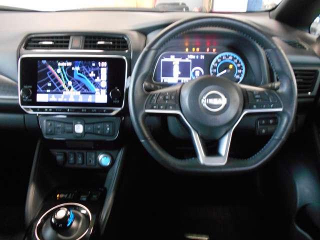 リーフ Ｘ　レーンアシスト　ＬＥＤ　Ｂカメラ　イモビライザー　クルコン　メモリーナビ　パワーウィンドウ　オートエアコン　Ｗエアバッグ　ＡＷ　サイドエアバッグ　エアバッグ　ナビＴＶ　キーフリー　ＡＢＳ　ワンセグＴＶ（4枚目）