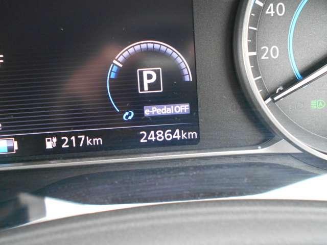 リーフ Ｘ　レーンアシスト　ＬＥＤ　Ｂカメラ　イモビライザー　クルコン　メモリーナビ　パワーウィンドウ　オートエアコン　Ｗエアバッグ　ＡＷ　サイドエアバッグ　エアバッグ　ナビＴＶ　キーフリー　ＡＢＳ　ワンセグＴＶ（6枚目）