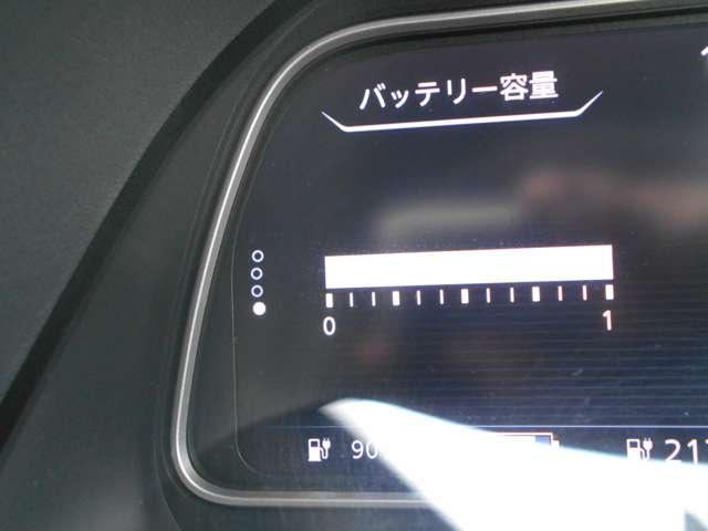 リーフ Ｘ　レーンアシスト　ＬＥＤ　Ｂカメラ　イモビライザー　クルコン　メモリーナビ　パワーウィンドウ　オートエアコン　Ｗエアバッグ　ＡＷ　サイドエアバッグ　エアバッグ　ナビＴＶ　キーフリー　ＡＢＳ　ワンセグＴＶ（7枚目）