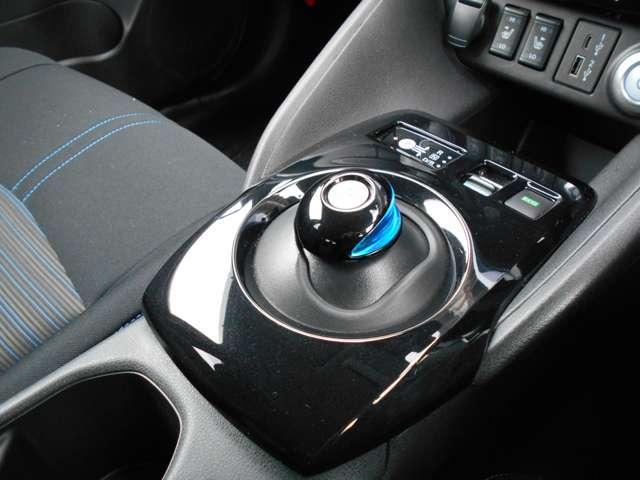 リーフ Ｘ　レーンアシスト　ＬＥＤ　Ｂカメラ　イモビライザー　クルコン　メモリーナビ　パワーウィンドウ　オートエアコン　Ｗエアバッグ　ＡＷ　サイドエアバッグ　エアバッグ　ナビＴＶ　キーフリー　ＡＢＳ　ワンセグＴＶ（14枚目）