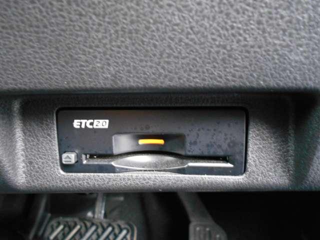 リーフ Ｘ　レーンアシスト　ＬＥＤ　Ｂカメラ　イモビライザー　クルコン　メモリーナビ　パワーウィンドウ　オートエアコン　Ｗエアバッグ　ＡＷ　サイドエアバッグ　エアバッグ　ナビＴＶ　キーフリー　ＡＢＳ　ワンセグＴＶ（17枚目）