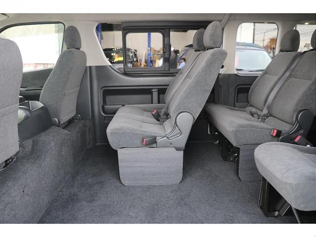 ハイエースワゴン グランドキャビン　グランドキャビン４ＷＤ・１インチローダウン・フロントスポイラー・Ｄｅｌｆ０６　１７インチアルミホイール・ナスカータイヤ・オーバーフェンダー・ＬＥＤテールランプ・ＬＥＤハイマウント・ナビ（4枚目）