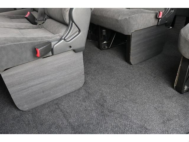 ハイエースワゴン グランドキャビン　グランドキャビン４ＷＤ・１インチローダウン・フロントスポイラー・Ｄｅｌｆ０６　１７インチアルミホイール・ナスカータイヤ・オーバーフェンダー・ＬＥＤテールランプ・ＬＥＤハイマウント・ナビ（6枚目）