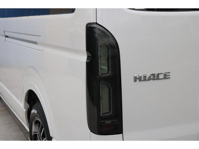 ハイエースワゴン グランドキャビン　グランドキャビン４ＷＤ・１インチローダウン・フロントスポイラー・Ｄｅｌｆ０６　１７インチアルミホイール・ナスカータイヤ・オーバーフェンダー・ＬＥＤテールランプ・ＬＥＤハイマウント・ナビ（15枚目）