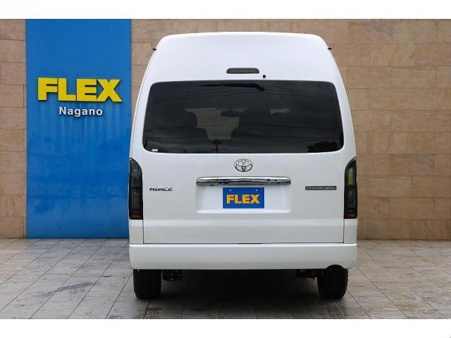 ハイエースワゴン グランドキャビン　グランドキャビン４ＷＤ・１インチローダウン・フロントスポイラー・Ｄｅｌｆ０６　１７インチアルミホイール・ナスカータイヤ・オーバーフェンダー・ＬＥＤテールランプ・ＬＥＤハイマウント・ナビ（19枚目）