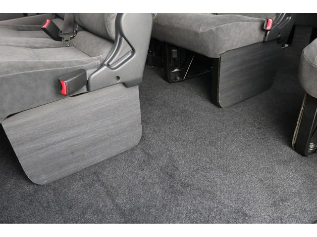 ハイエースワゴン グランドキャビン　グランドキャビン４ＷＤ・１インチローダウン・フロントスポイラー・Ｄｅｌｆ０６　１７インチアルミホイール・ナスカータイヤ・オーバーフェンダー・ＬＥＤテールランプ・ＬＥＤハイマウント・ナビ（34枚目）