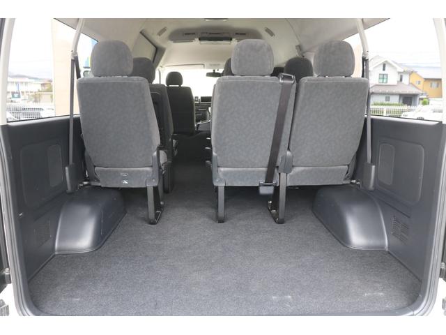 ハイエースワゴン グランドキャビン　グランドキャビン４ＷＤ・１インチローダウン・フロントスポイラー・Ｄｅｌｆ０６　１７インチアルミホイール・ナスカータイヤ・オーバーフェンダー・ＬＥＤテールランプ・ＬＥＤハイマウント・ナビ（36枚目）