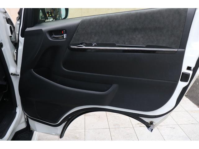 ハイエースワゴン グランドキャビン　グランドキャビン４ＷＤ・１インチローダウン・フロントスポイラー・Ｄｅｌｆ０６　１７インチアルミホイール・ナスカータイヤ・オーバーフェンダー・ＬＥＤテールランプ・ＬＥＤハイマウント・ナビ（43枚目）