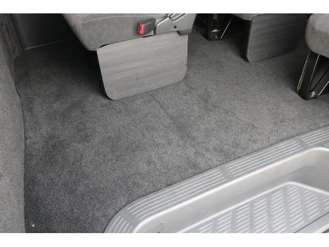 ハイエースワゴン グランドキャビン　グランドキャビン４ＷＤ・１インチローダウン・フロントスポイラー・Ｄｅｌｆ０６　１７インチアルミホイール・ナスカータイヤ・オーバーフェンダー・ＬＥＤテールランプ・ＬＥＤハイマウント・ナビ（48枚目）