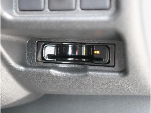 ハイエースワゴン グランドキャビン　グランドキャビン４ＷＤ・１インチローダウン・フロントスポイラー・Ｄｅｌｆ０６　１７インチアルミホイール・ナスカータイヤ・オーバーフェンダー・ＬＥＤテールランプ・ＬＥＤハイマウント・ナビ（54枚目）