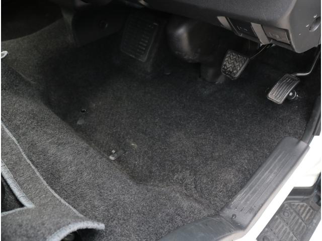 ハイエースワゴン グランドキャビン　グランドキャビン４ＷＤ・１インチローダウン・フロントスポイラー・Ｄｅｌｆ０６　１７インチアルミホイール・ナスカータイヤ・オーバーフェンダー・ＬＥＤテールランプ・ＬＥＤハイマウント・ナビ（56枚目）