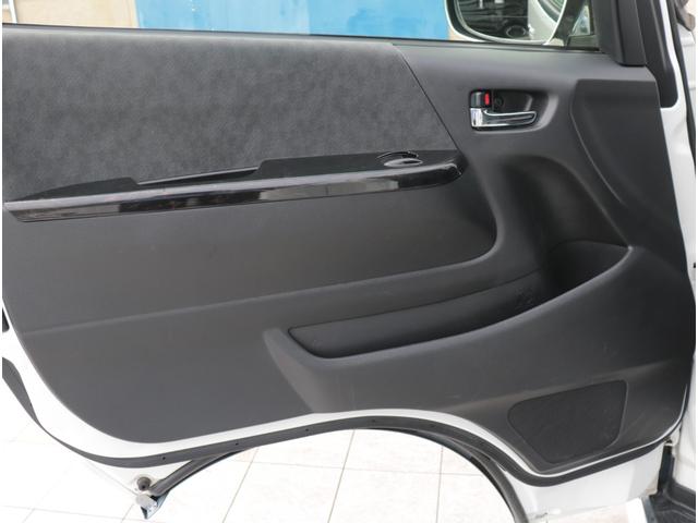 ハイエースワゴン グランドキャビン　グランドキャビン４ＷＤ・１インチローダウン・フロントスポイラー・Ｄｅｌｆ０６　１７インチアルミホイール・ナスカータイヤ・オーバーフェンダー・ＬＥＤテールランプ・ＬＥＤハイマウント・ナビ（57枚目）