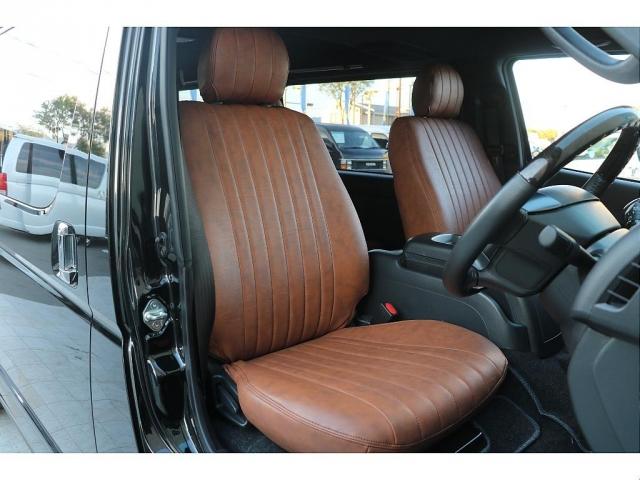 ハイエースバン スーパーＧＬ　ダークプライムＩＩ　ジャオス　スキットバーオーバーフェンダーＸＪ０４　１６ＡＷオープンカントリータイヤクラシックテールランプブラウンベッドキットシートカバーＰｉｏｎｅｅｒ７インチナビサイドバーＥＴＣ　ＣＦカーゴマット（3枚目）