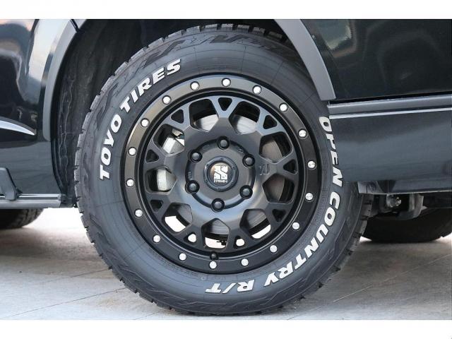 ハイエースバン スーパーＧＬ　ダークプライムＩＩ　ジャオス　スキットバーオーバーフェンダーＸＪ０４　１６ＡＷオープンカントリータイヤクラシックテールランプブラウンベッドキットシートカバーＰｉｏｎｅｅｒ７インチナビサイドバーＥＴＣ　ＣＦカーゴマット（17枚目）