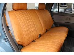 セカンドシートは前席側に折り畳みも可能となっております！ 6
