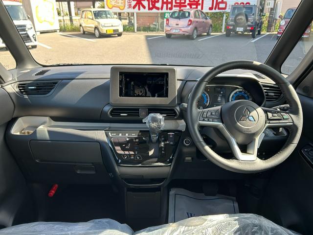 デリカミニ Ｔ　プレミアム　届出済未使用車　４ＷＤ　ＣＶＴ　両側電動スライドドア　クリアランスソナー　オートクルーズコントロール　オートライト　ＬＥＤヘッドランプ　スマートキー　アイドリングストップ　シートヒーター　ベンチシート（8枚目）