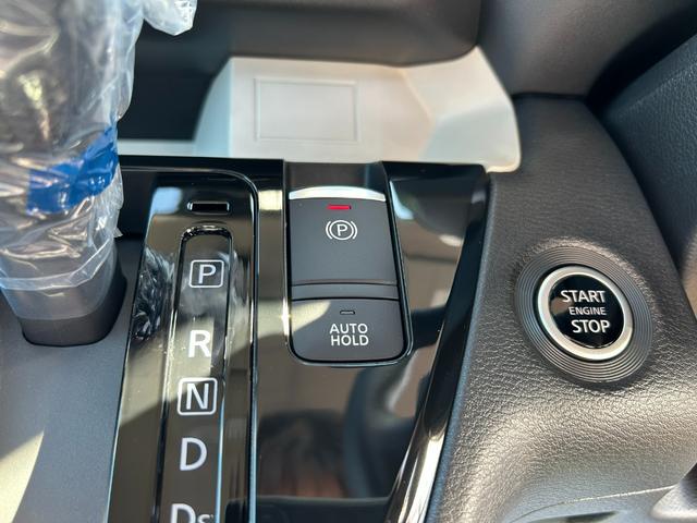デリカミニ Ｔ　プレミアム　届出済未使用車　４ＷＤ　ＣＶＴ　両側電動スライドドア　クリアランスソナー　オートクルーズコントロール　オートライト　ＬＥＤヘッドランプ　スマートキー　アイドリングストップ　シートヒーター　ベンチシート（12枚目）