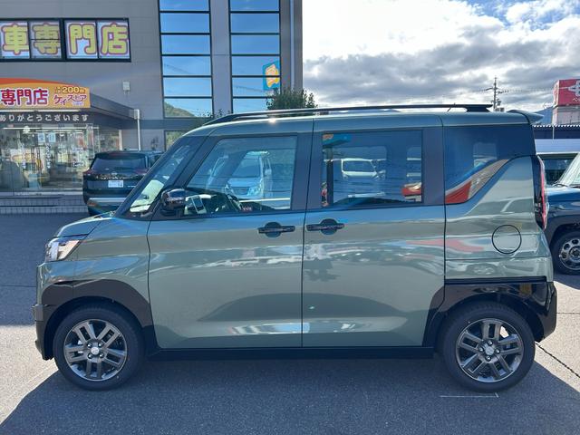 デリカミニ Ｔ　プレミアム　届出済未使用車　４ＷＤ　ＣＶＴ　両側電動スライドドア　クリアランスソナー　オートクルーズコントロール　オートライト　ＬＥＤヘッドランプ　スマートキー　アイドリングストップ　シートヒーター　ベンチシート（23枚目）
