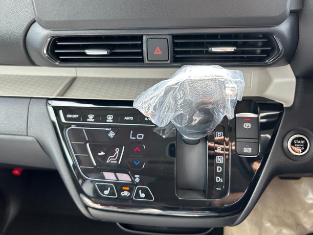 デリカミニ Ｔ　プレミアム　リミテッドエディション　届出済未使用車　４ＷＤ　ＣＶＴ　全周囲カメラ　両側電動スライドドア　クリアランスソナー　オートクルーズコントロール　衝突被害軽減システム　オートライト　ＬＥＤヘッドランプ　ヘッドライトウォッシャー（11枚目）