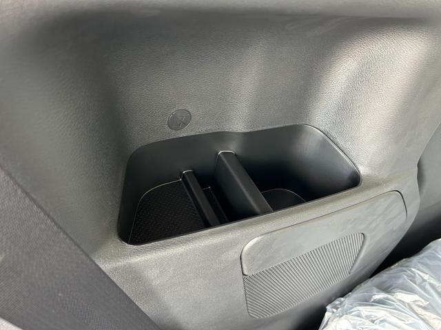 デリカミニ Ｔ　プレミアム　リミテッドエディション　届出済未使用車　４ＷＤ　ＣＶＴ　全周囲カメラ　両側電動スライドドア　クリアランスソナー　オートクルーズコントロール　衝突被害軽減システム　オートライト　ＬＥＤヘッドランプ　ヘッドライトウォッシャー（44枚目）