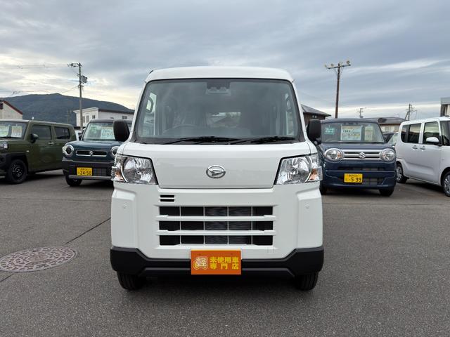 ハイゼットカーゴ ＤＸ　届出済未使用車　４ＷＤ　ＣＶＴ　衝突被害軽減システム　クリアランスソナー　両側スライドドア　キーレスエントリー　アイドリングストップ　オートライト　ＥＳＣ　エアコン　パワーステアリング（18枚目）