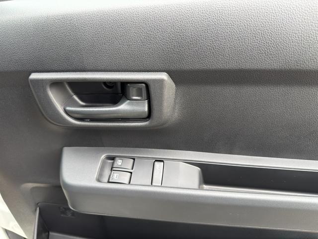 ハイゼットカーゴ ＤＸ　届出済未使用車　４ＷＤ　ＣＶＴ　衝突被害軽減システム　クリアランスソナー　両側スライドドア　キーレスエントリー　アイドリングストップ　オートライト　ＥＳＣ　エアコン　パワーステアリング（49枚目）