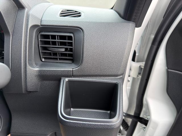 ハイゼットカーゴ ＤＸ　届出済未使用車　４ＷＤ　ＣＶＴ　衝突被害軽減システム　クリアランスソナー　両側スライドドア　キーレスエントリー　アイドリングストップ　オートライト　ＥＳＣ　エアコン　パワーステアリング（57枚目）