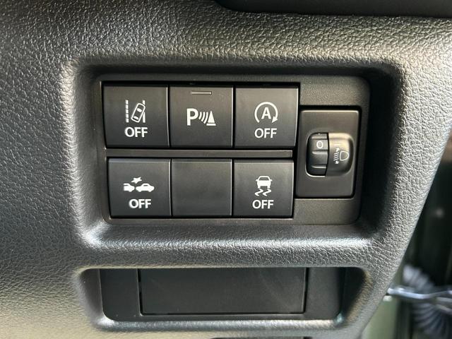 カメラが白線を検知して車線中央付近を走行するよう、車線維持を支援するレーンアシスト！