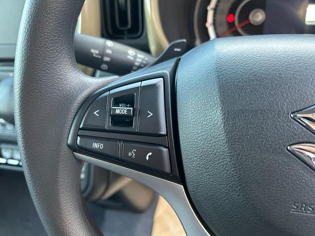 自ら操るハンドル！ドライバーの生命線です。目線を大きくそらすことなくボタンの操作を行うことができるので、安全にも配慮できますね。