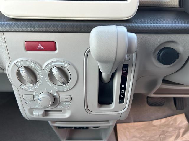 アルトラパン Ｇ　届出済未使用車　４ＷＤ　ＣＶＴ　クリアランスソナー　レーンアシスト　衝突被害軽減システム　スマートキー　アイドリングストップ　シートヒーター　ベンチシート　盗難防止システム　ＥＳＣ　衝突安全ボディ（13枚目）