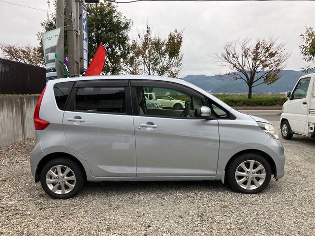 デイズ Ｘ　４ＷＤ　アラウンドビューモニター　衝突軽減ブレーキ　メモリーナビ　フルセグＴＶ　シートヒーター　プッシュスタート　スマートキー　１４インチアルミホイール（13枚目）