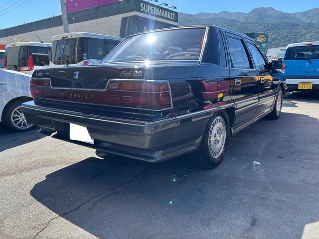 デボネアＶ ロイヤル　Ｖ６　３．０　ＤＯＨＣ　オートマ　走行９７５００Ｋｍ台　パワーシート　ウッドパネル　車検整備付ｃ　１５インチアルミホイール（5枚目）
