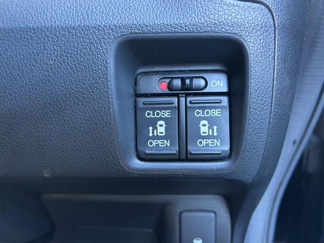 N-BOXカスタム G・ターボパッケージ 4WD オリジナル8整備付 後席フリップダウンモニター メモリーナビ フルセグTV Bluetooth バックカメラ ETC車載器 両側電動スライドドア プッシュスタート スマートキー(17枚目)