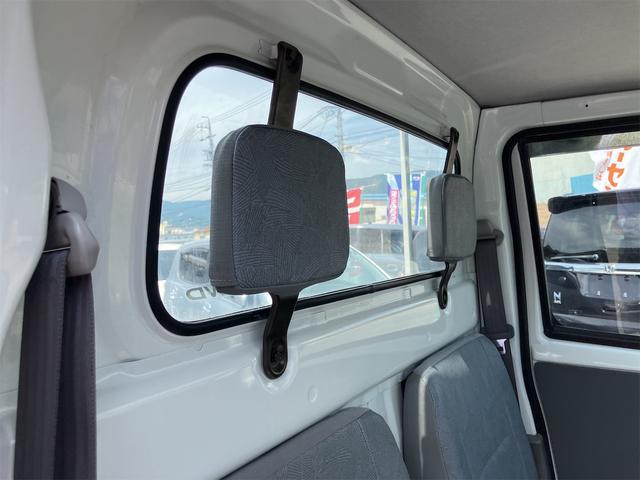 ミニキャブトラック Ｖタイプ　４ＷＤ　５速マニュアル車　下回り防錆塗装　タイヤ新品　　バッテリー新品交換　荷台ゴムマット　パワステ　走行５４０００Ｋｍ台　車検整備付　三方開　鳥居アングル（67枚目）