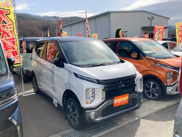 Ｇ　プレミアム　４ＷＤ　届出済未使用車　クリアランスソナー　クルーズコントロール　レーンアシスト　衝突被害軽減システム　ＬＥＤヘッドランプ　スマートキー　アイドリングストップ　電格ミラー　シートヒーター　ベンチシート(6枚目)