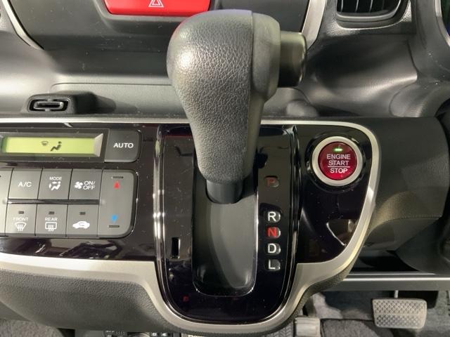 Ｎ－ＢＯＸ Ｇ・Ｌパッケージ　ＭナビＲカメラＥＴＣ左側電動ドアスマートキー　Ｉ－ＳＴＯＰ　メンテナンスノート　両側スライドドア　カラーバックモニター　全席ＰＷ　イモビライザー　ナビテレビ　地ＴＶ　ＡＡＣ　横滑り防止　ＤＶＤ再生（22枚目）