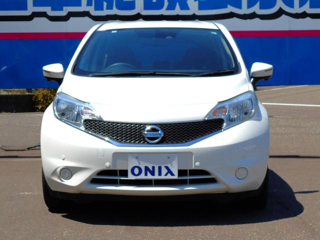 ノート Ｘ　ＦＯＵＲ　Ｖセレクション＋セーフティ　ナビ　フルセグＴＶ　Ｂカメラ　アラウンドビュー　ＥＴＣ　車線逸脱警報　エマージェンシーブレーキ（3枚目）