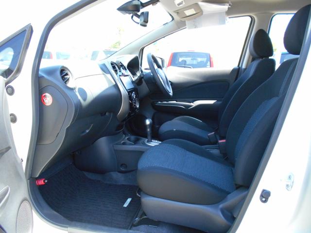 ノート Ｘ　ＦＯＵＲ　Ｖセレクション＋セーフティ　ナビ　フルセグＴＶ　Ｂカメラ　アラウンドビュー　ＥＴＣ　車線逸脱警報　エマージェンシーブレーキ（9枚目）